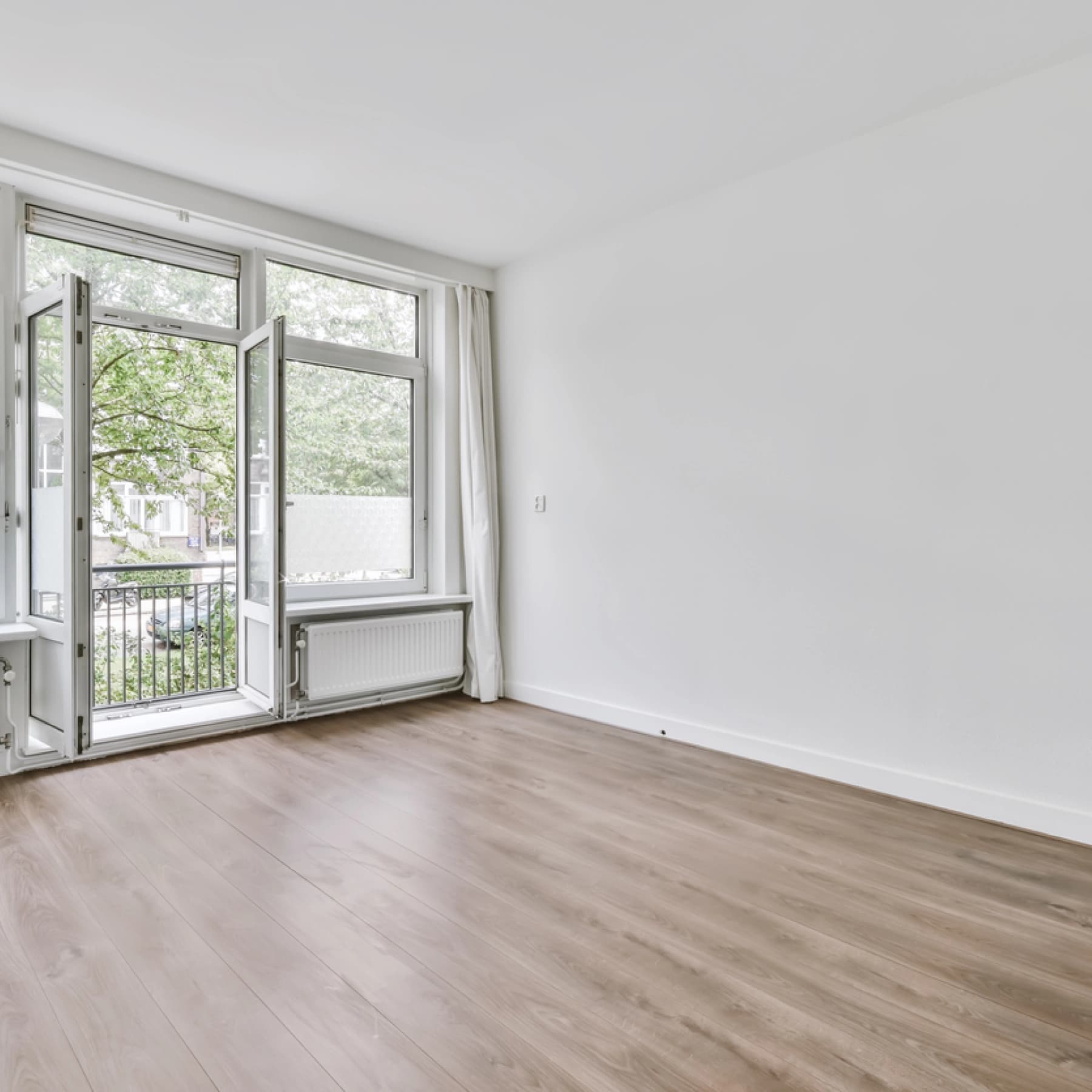 Empty room before staging